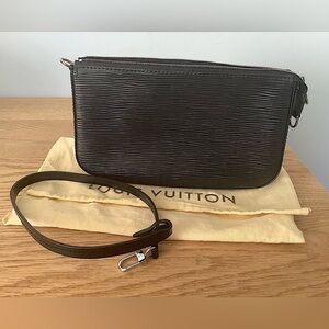 Louis Vuitton Black Epi Pochette